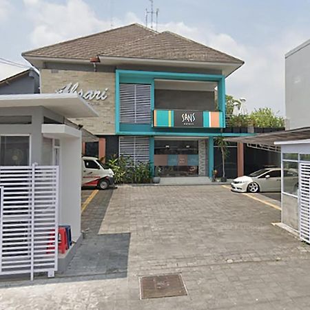 Sans Hotel Absari Yogyakarta Jarakan Buitenkant foto