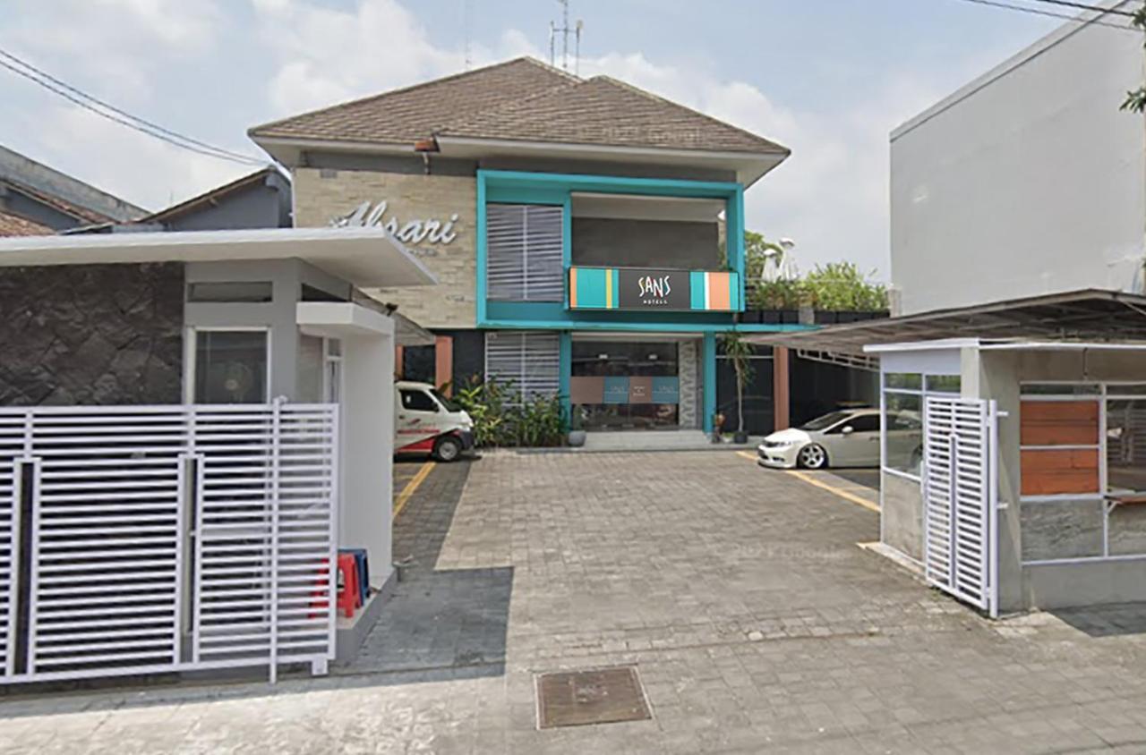 Sans Hotel Absari Yogyakarta Jarakan Buitenkant foto