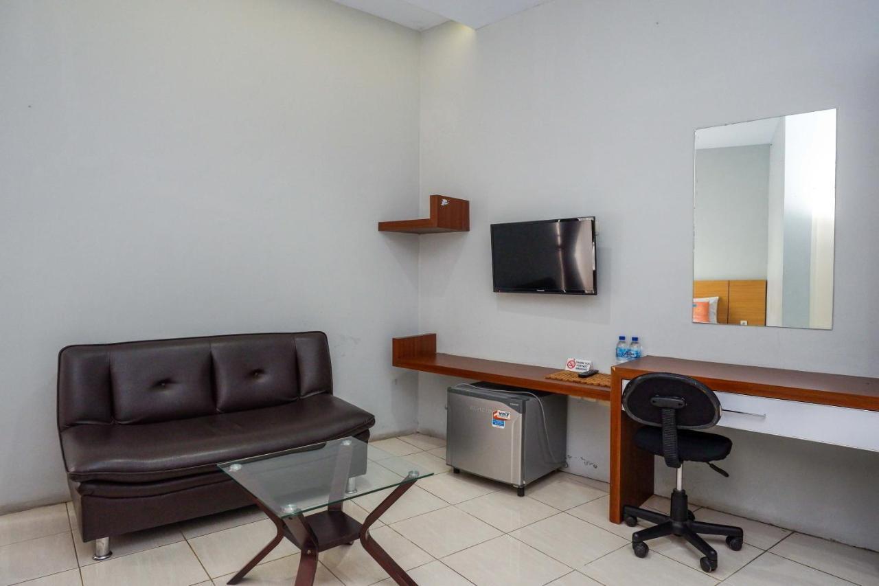 Sans Hotel Absari Yogyakarta Jarakan Buitenkant foto