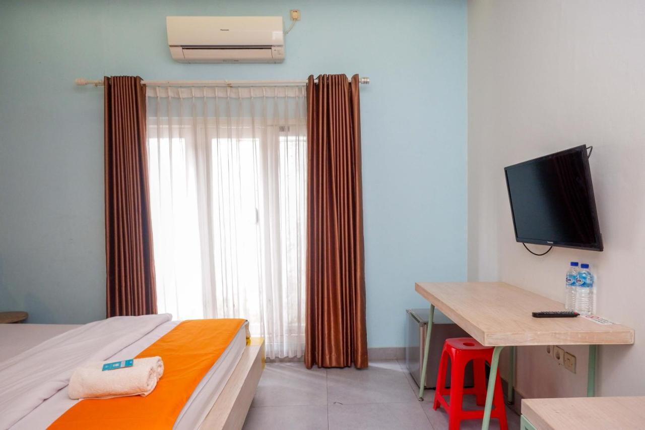 Sans Hotel Absari Yogyakarta Jarakan Buitenkant foto